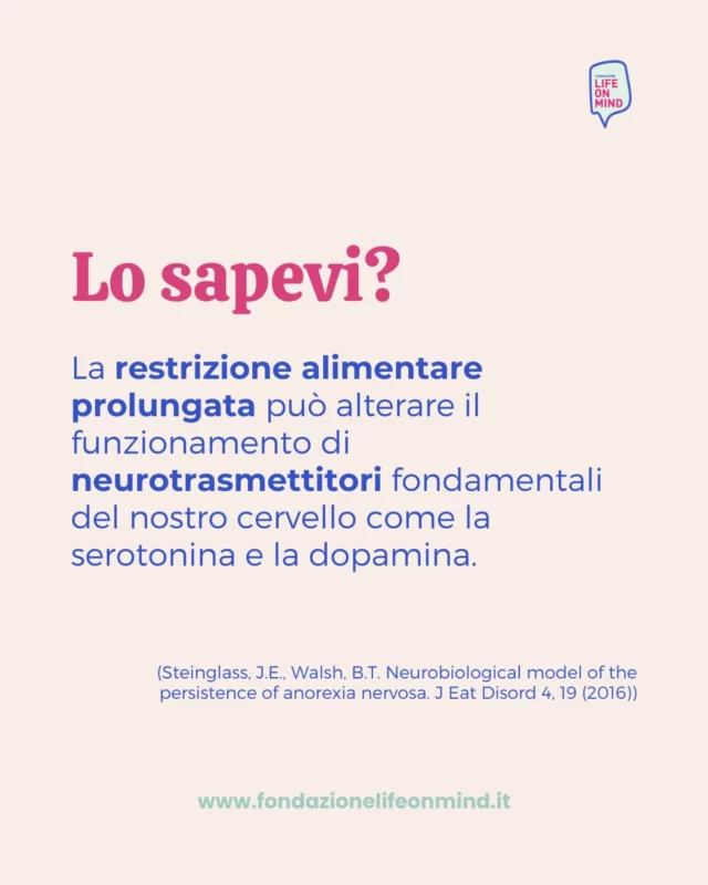 I DCA sono molto più complessi di quanto si pensa e non riguardano solo cibo, peso e corpo.  💡Nei disturbi alimentari restrittivi per esempio, la restrizione calorica prolungata può portare ad alterare il funzionamento di neurotrasmettitori fondamentali come la serotonina e la dopamina, andando così ad aumentare: irritabilità, pensieri ossessivi, ansia e sbalzi di umore e difficoltà di concentrazione.  Queste carenze vanno ad incrementare i sintomi del disturbo rendendo ancor più difficile interrompere il circolo di pensieri disfunzionali.  È bene ricordare che dai disturbi alimentari non si può guarire da soli e proprio per questo, un intervento precoce e soprattutto adeguato è necessario per favorire una guarigione completa dal DCA.  #dca #dcarecovery #cervello #guarigione